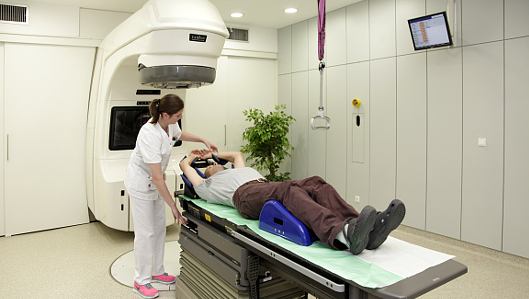 Untersuchungsraum der Radioonkologie und Strahlentherapie_Linearbeschleuniger
