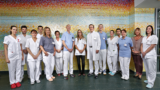 Chefarzt Dr. Geiseler (Mitte) mit seinem Team 